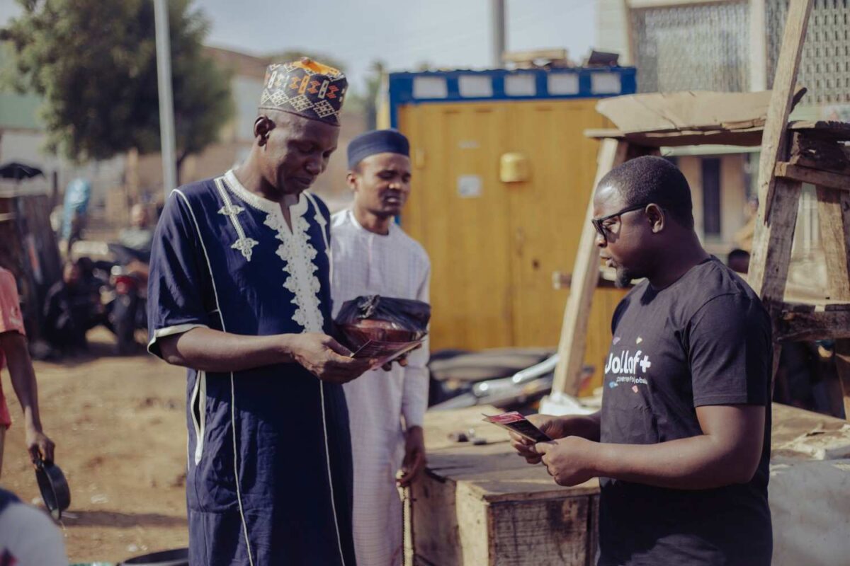 : A community land mapping exercise using GPS smartphones or a digital display of a
blockchain land registry interface in a Nigerian community setting